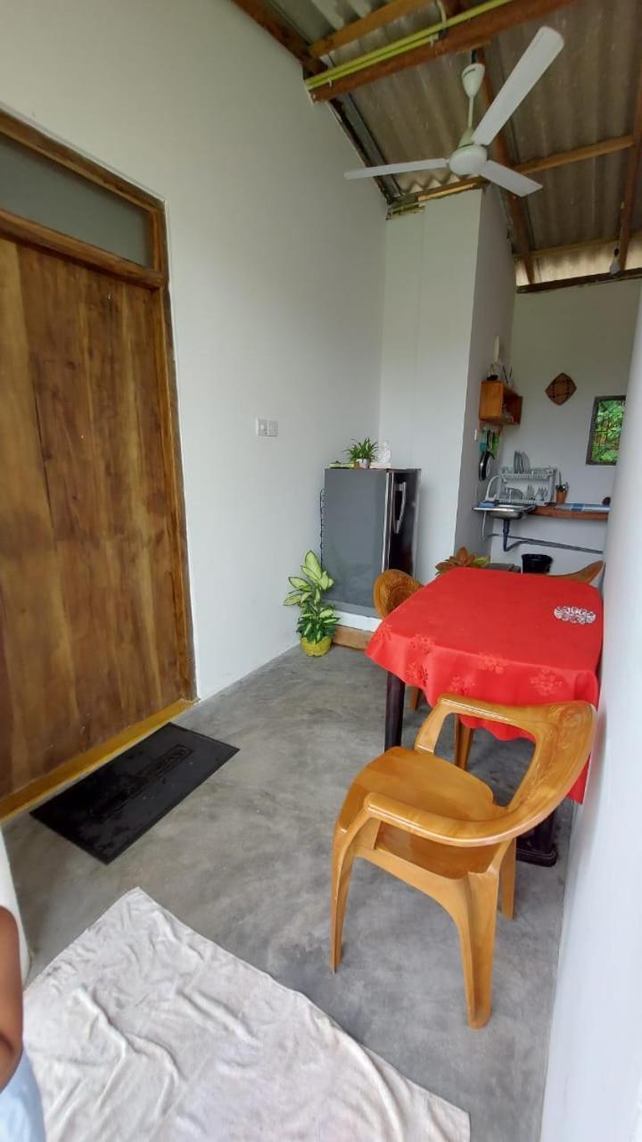 Jungle Beach Inn Unawatuna Esterno foto